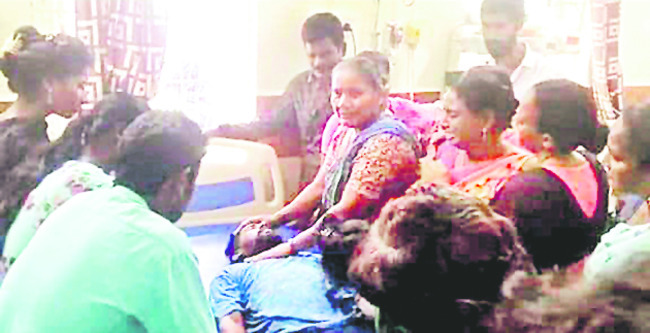భవనంపై నుంచి జారిపడి వ్యక్తి మృతి1