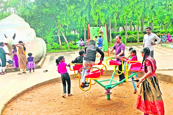 కై లాసగిరి కిటకిట 1