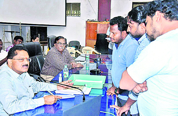 పీజీఆర్‌ఎస్‌పై సీఎం పర్యటన ఏర్పాట్ల ప్రభావం1