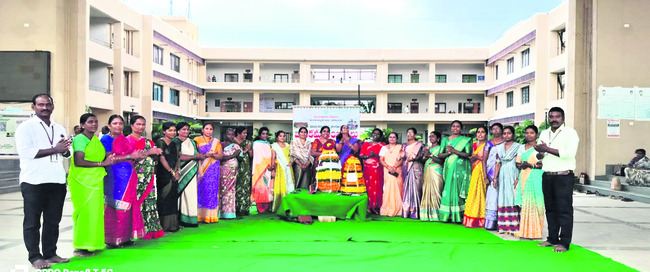 తెలంగాణ సంస్కృతికి చిహ్నం బతుకమ్మ 1