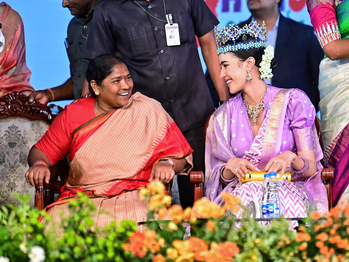 Bathukamma Place In Guinness World Record In Saroornagar Photos12