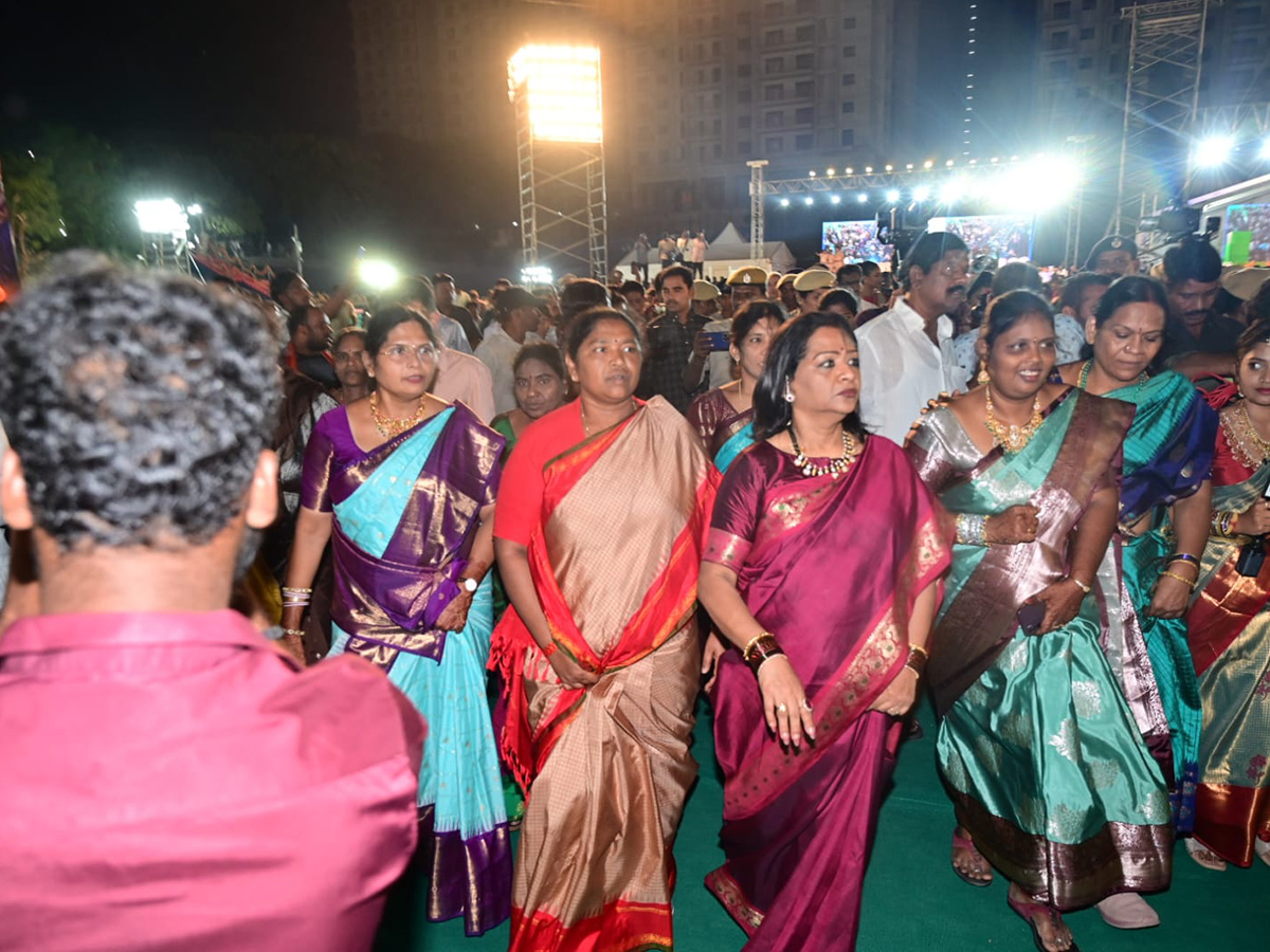 Bathukamma Place In Guinness World Record In Saroornagar Photos13