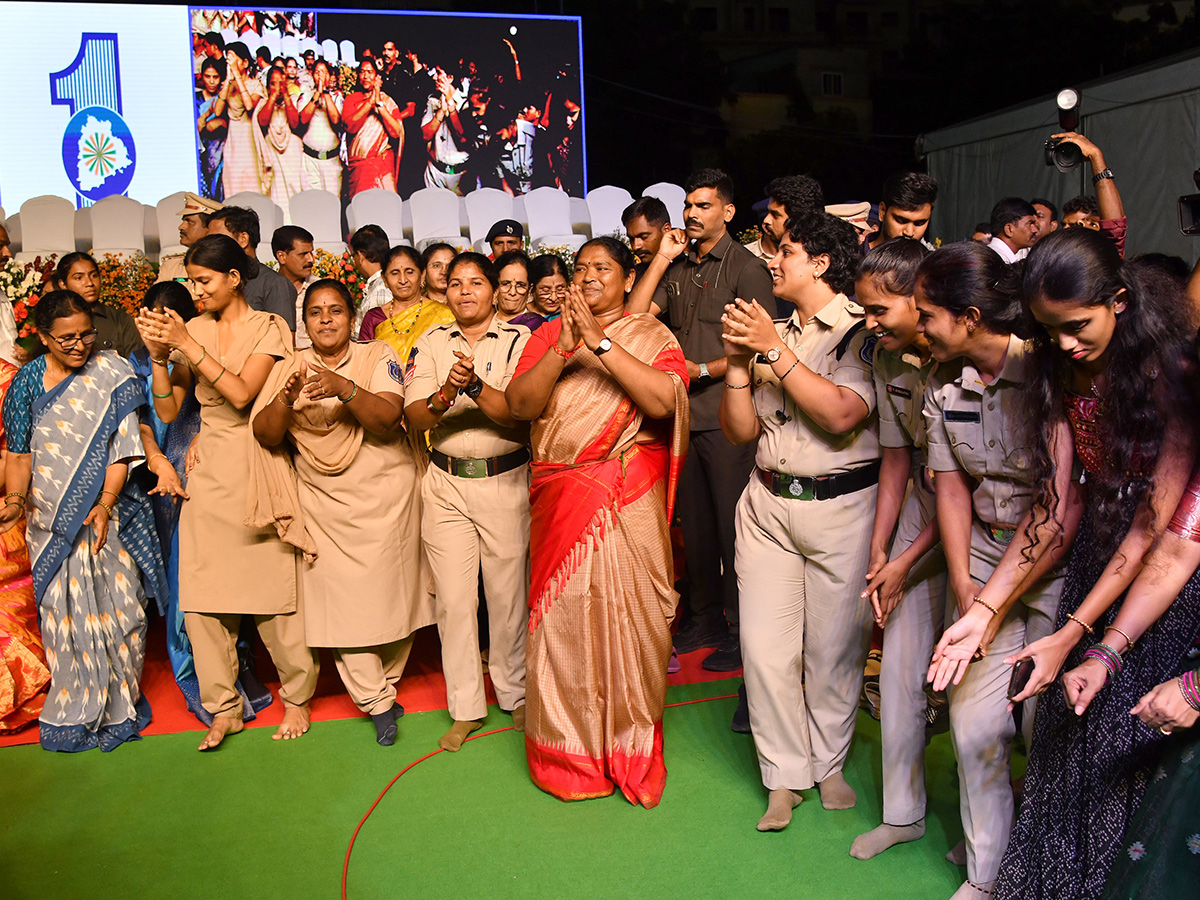 Bathukamma Place In Guinness World Record In Saroornagar Photos18