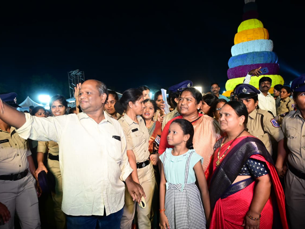 Bathukamma Place In Guinness World Record In Saroornagar Photos7