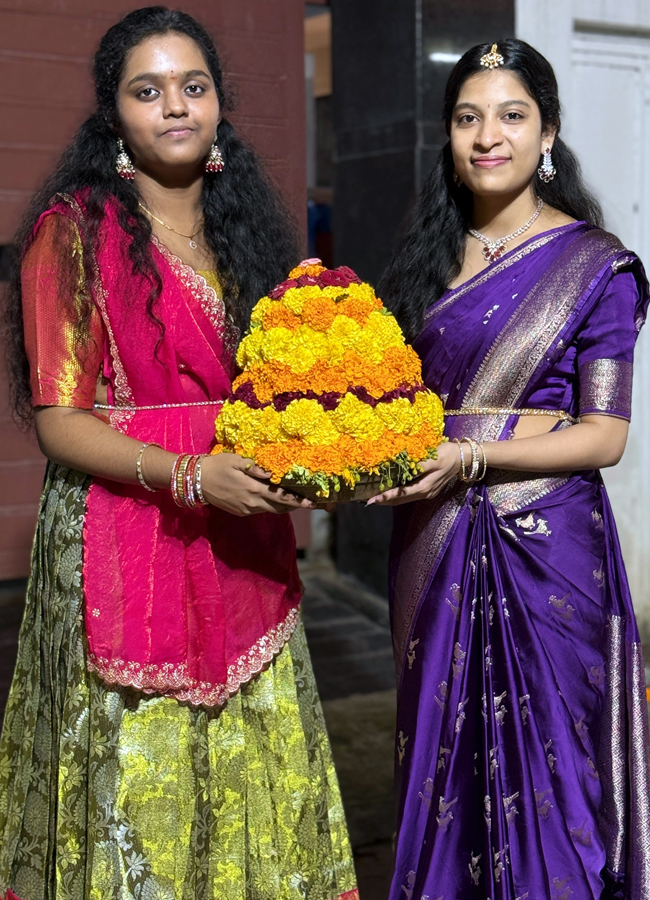 Bathukamma Celebrations In Telangana Set New Record Photos16