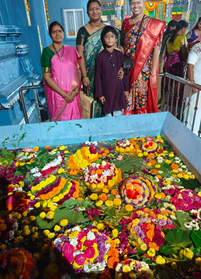 Bathukamma Celebrations In Telangana Set New Record Photos3