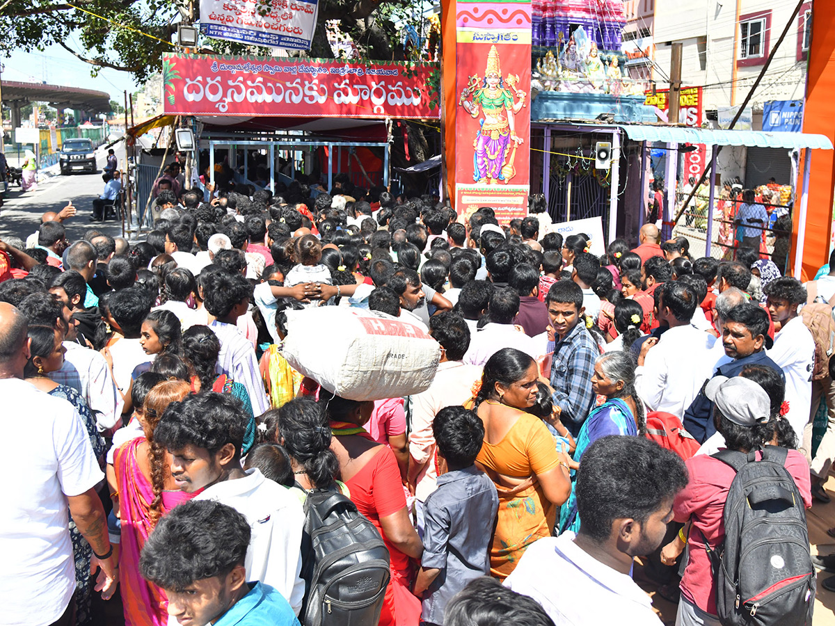 Huge Devotees Rush At Vijayawada Durgamma Temple11