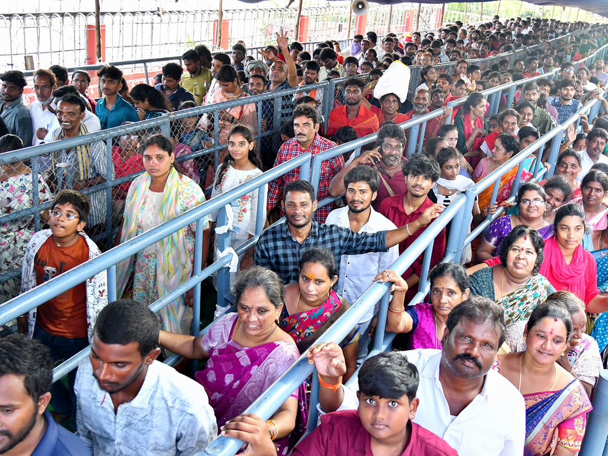 Huge Devotees Rush At Vijayawada Durgamma Temple5