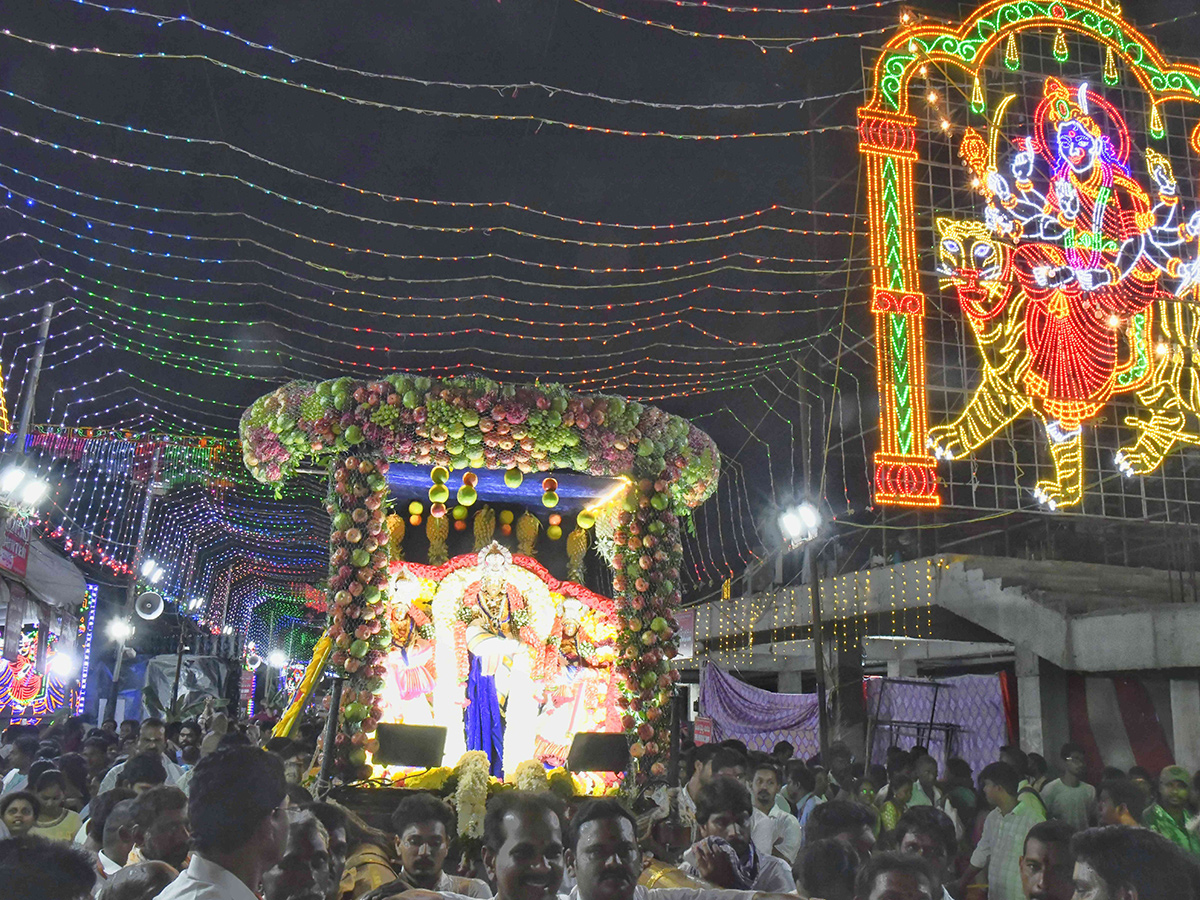 Huge Devotees Rush At Vijayawada Durgamma Temple6