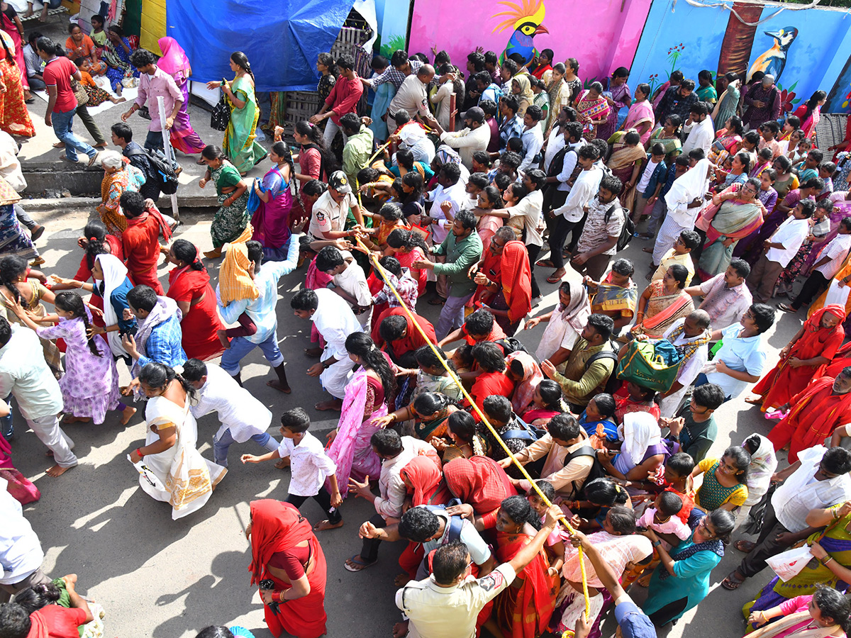 Huge Devotees Rush At Vijayawada Durgamma Temple9