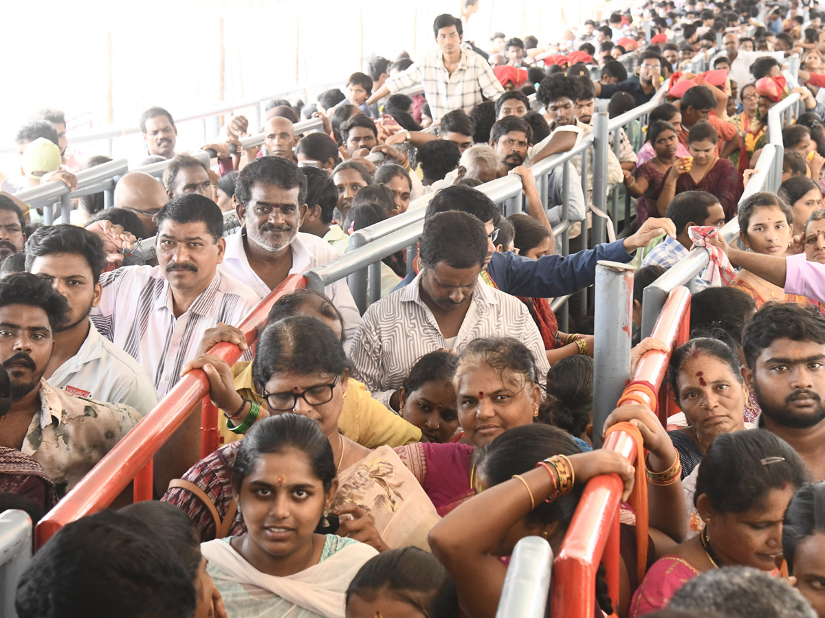 Mahishasura Mardini Alankaram Day 9 In Vijayawada Dasara Navaratri 2025 Photos11