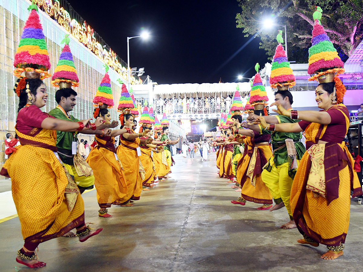 Tirumala Brahmotsavams 2025 at Swarna Ratham Photos7