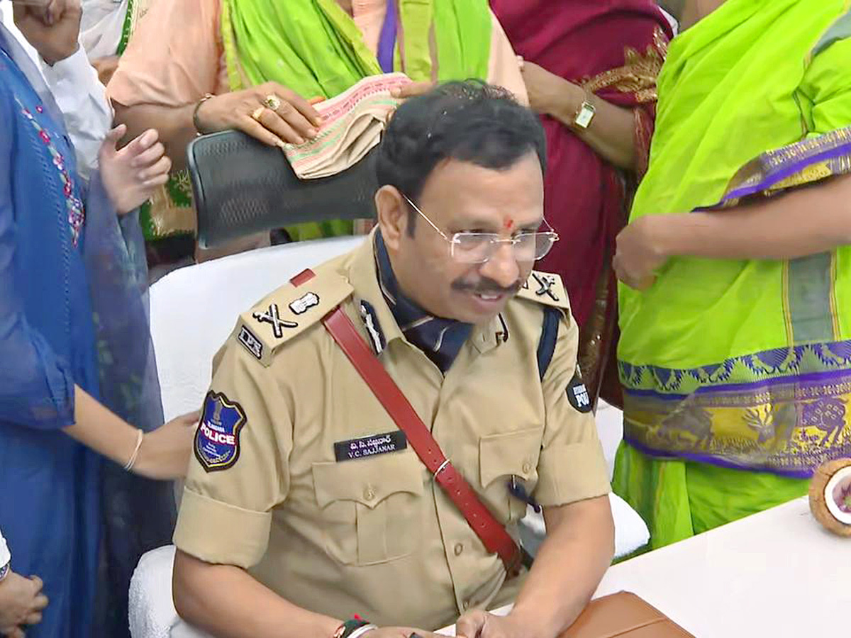 VC Sajjanar Takes Charge As Hyderabad Police Commissioner Photos11
