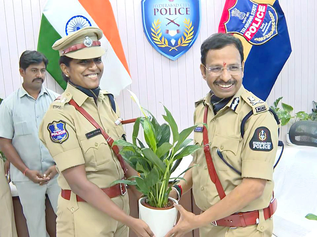 VC Sajjanar Takes Charge As Hyderabad Police Commissioner Photos13