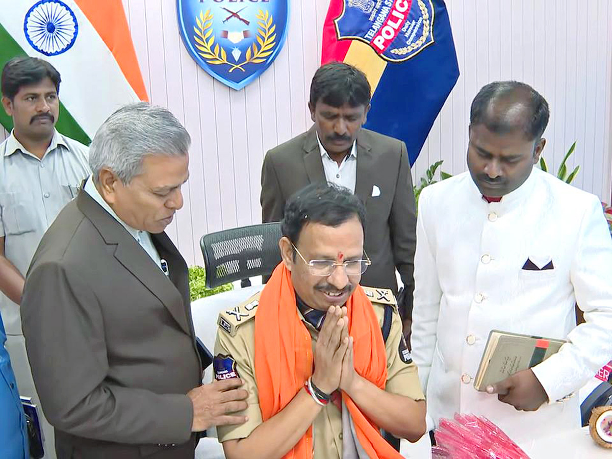 VC Sajjanar Takes Charge As Hyderabad Police Commissioner Photos6