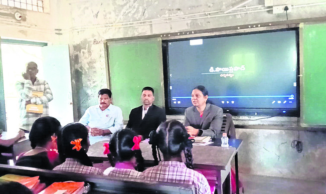 ఇందిరమ్మ ఇళ్లు త్వరగా పూర్తిచేయాలి2