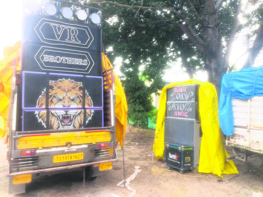 డీజేలు సీజ్.. కేసులు నమోదు1