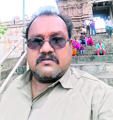 బైక్ అదుపుతప్పి డీఎల్డీఓ సూపరింటెండెంట్ మృతి 1