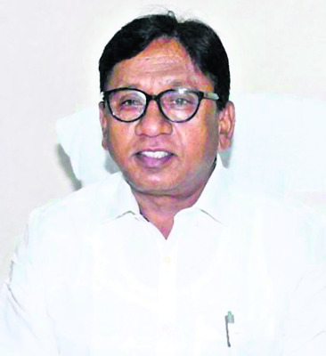 యూరియా కోసం పడిగాపులు
1