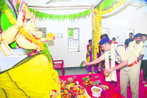 కుంకుమార్చనలు.. అన్న ప్రసాదాలు1