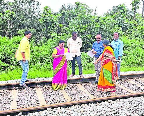 రైల్వేలైన్ విస్తరణకు స్థల పరిశీలన
1