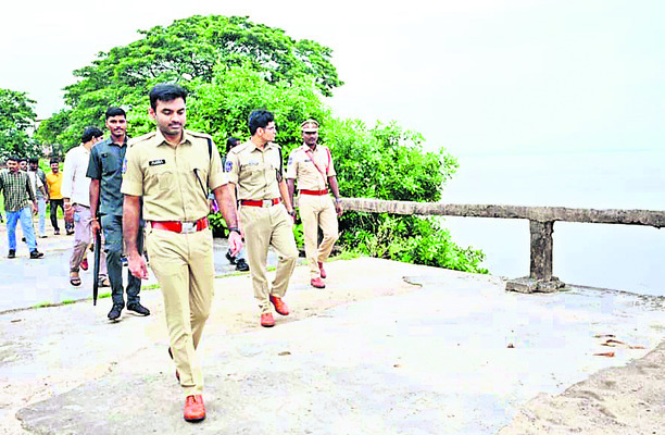 ఫిర్యాదుదారులతో మర్యాదగా ప్రవర్తించాలి1