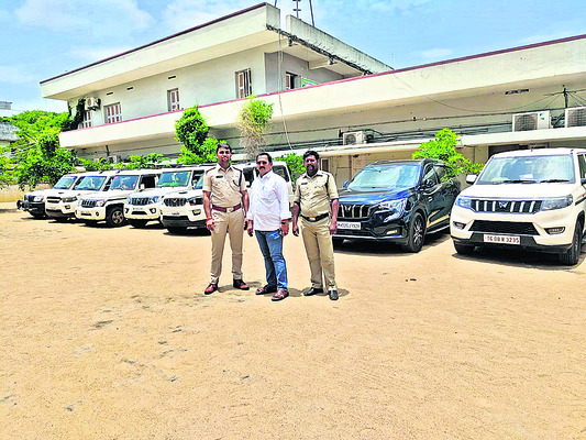 పన్ను చెల్లించని వాహనాలపై కేసులు
1