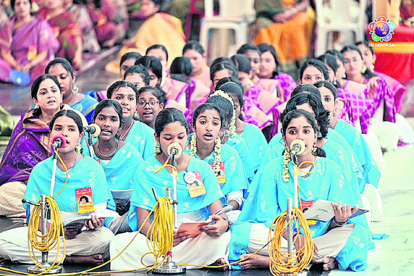 ప్రశాంతి నిలయంలో ఓనం వైభవం 1