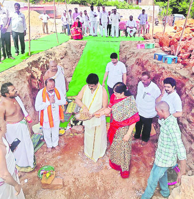 విశ్రాంతి షెడ్డు నిర్మాణానికి భూమిపూజ
1