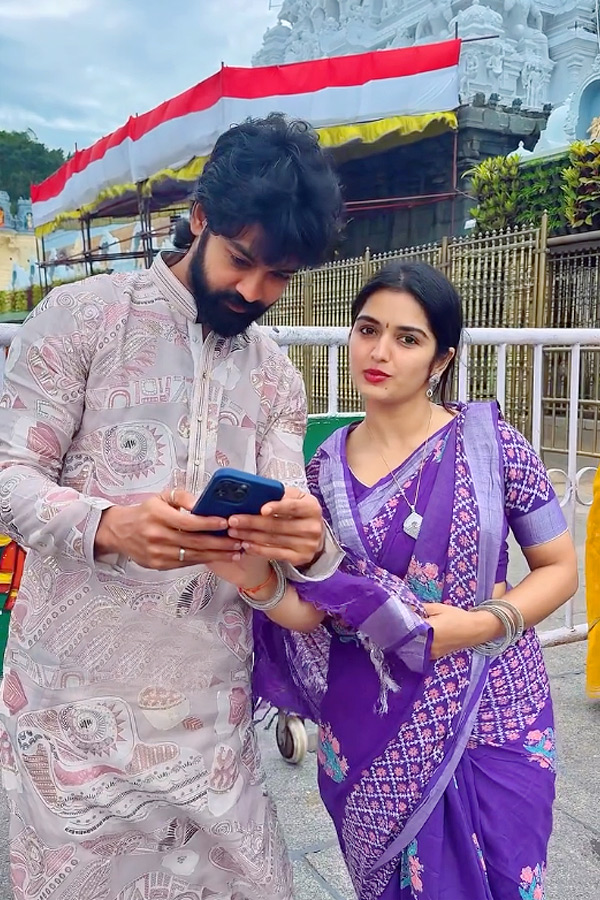 Bigg BOSS Fame Priyanka Jain And Shivakumar Visits Tirumala Photos6