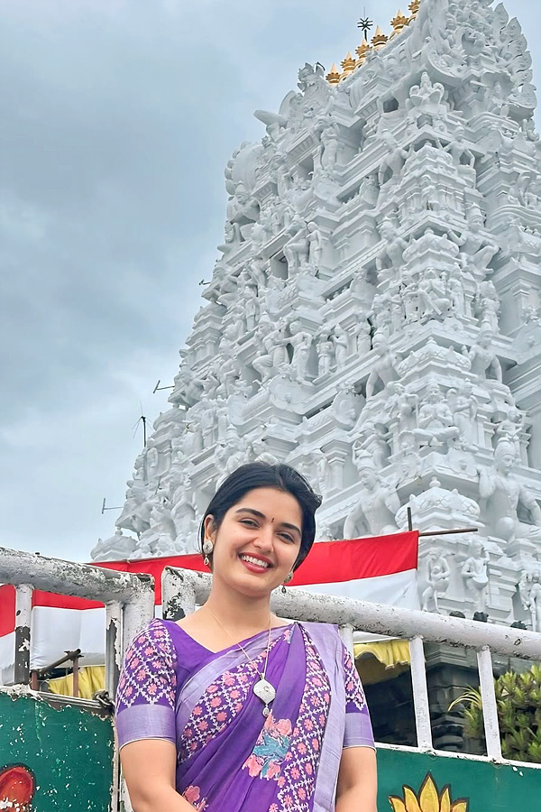 Bigg BOSS Fame Priyanka Jain And Shivakumar Visits Tirumala Photos3