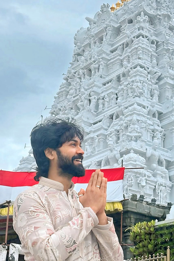 Bigg BOSS Fame Priyanka Jain And Shivakumar Visits Tirumala Photos11