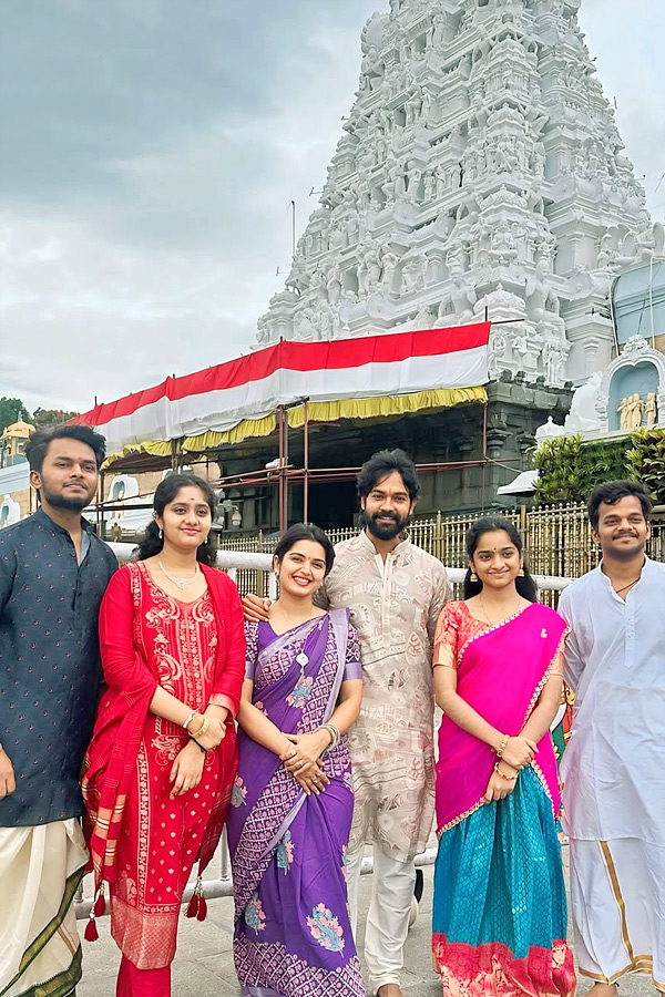 Bigg BOSS Fame Priyanka Jain And Shivakumar Visits Tirumala Photos5