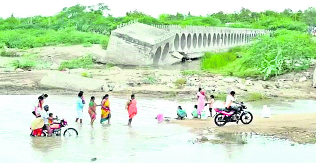 వంతెనల నిర్మాణానికి మోక్షమెన్నడో? 1