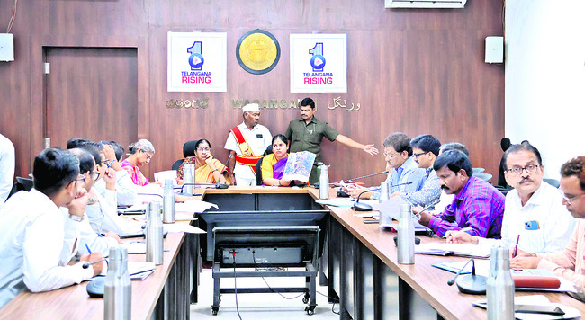 అభివృద్ధి పనులు పూర్తి చేయండి1