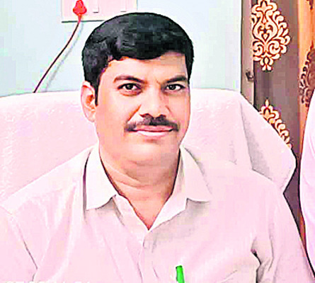 ఉత్తమ అధ్యాపకుడిగా వడ్డాది ప్రిన్సిపాల్ 1
