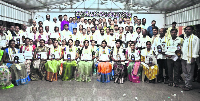 దరఖాస్తు చేసుకో.. అవార్డు పట్టుకో1