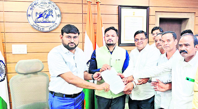 ‘గనుల తవ్వకాలు అడ్డుకుంటాం’ 1