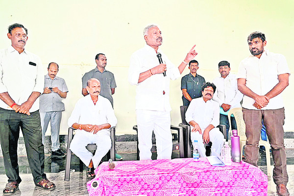 కార్యకర్తలకు అధిక ప్రాధాన్యం1