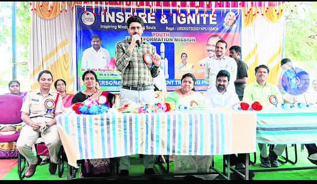 రాష్ట్రస్థాయిలో ప్రతిభ కనబరిచిన విద్యార్థులు
1