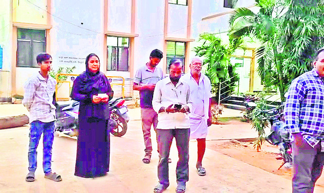 శునకాలు పట్టేస్తున్నాయ్..! 1