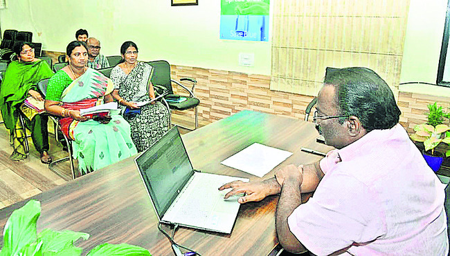 మరుగుదొడ్ల నిర్మాణాన్ని వేగంగా పూర్తి చేయండి 1