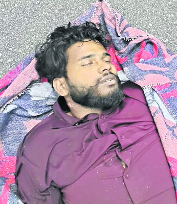 కంటైనర్ను ఢీకొట్టిన కారు 1