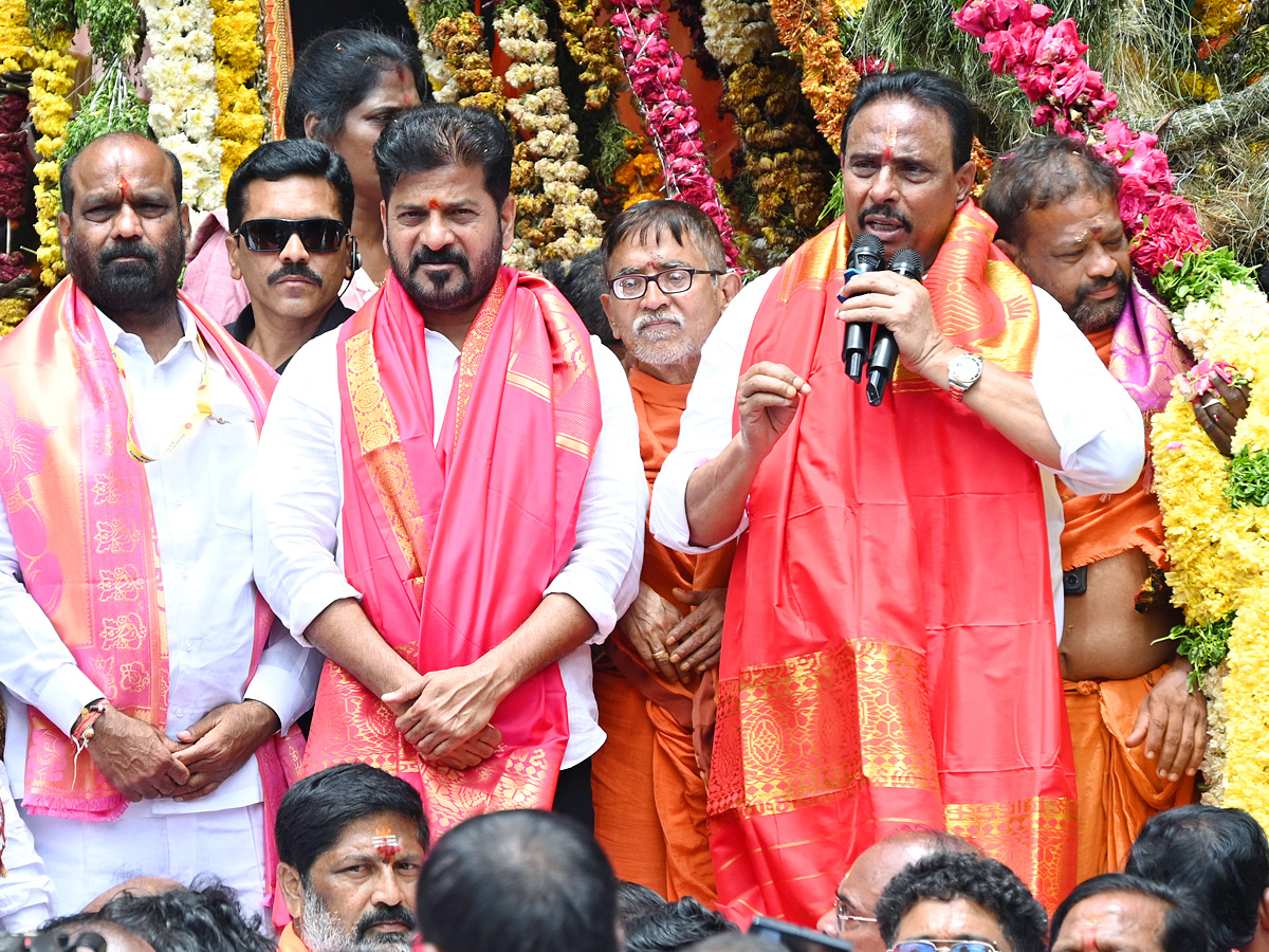 CM Revanth Reddy Pooja At Khairatabad Ganesh Photos10