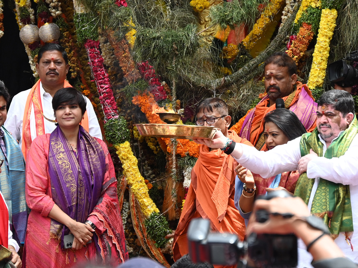 CM Revanth Reddy Pooja At Khairatabad Ganesh Photos14