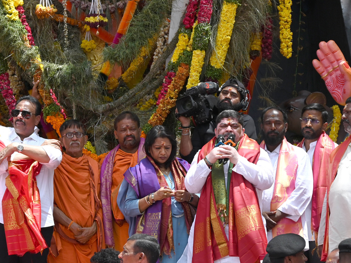 CM Revanth Reddy Pooja At Khairatabad Ganesh Photos15