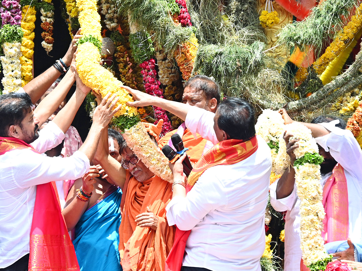 CM Revanth Reddy Pooja At Khairatabad Ganesh Photos5
