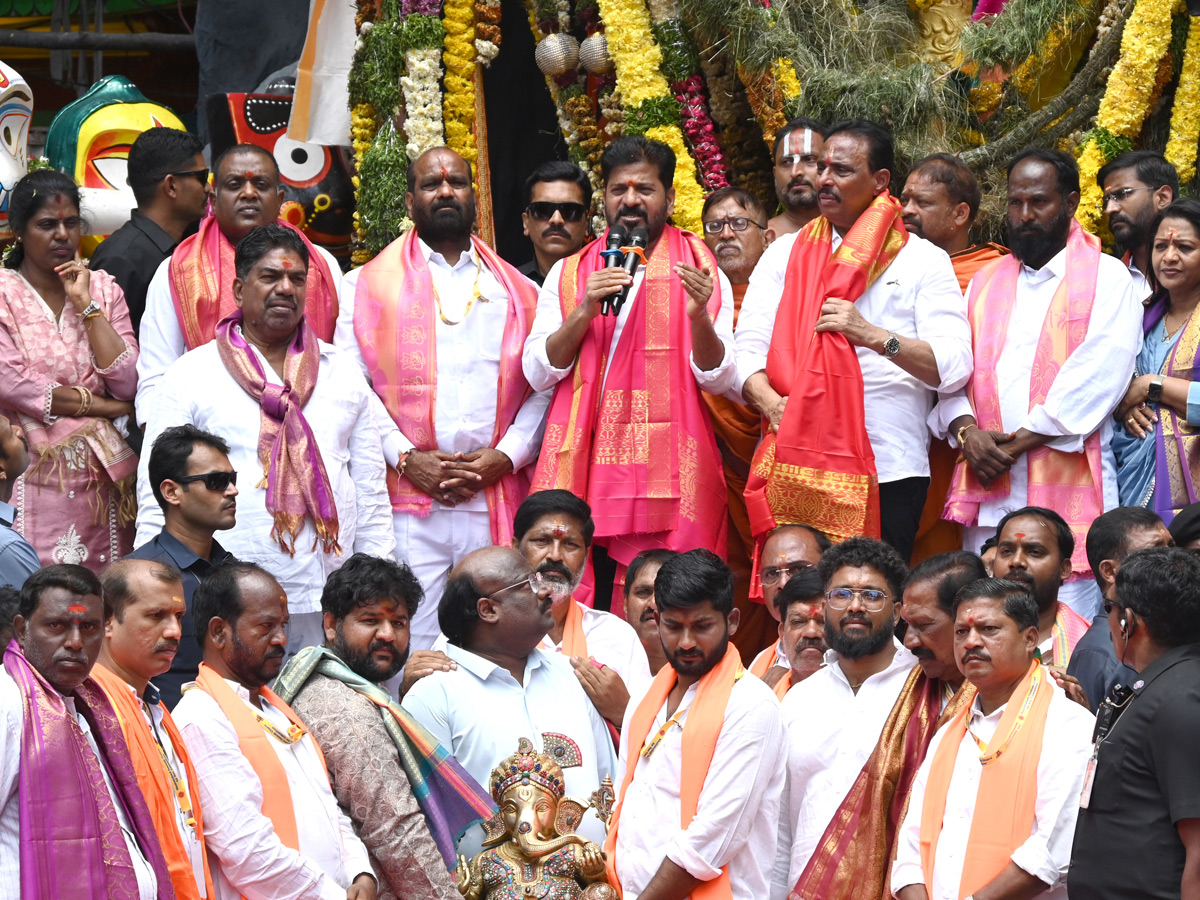 CM Revanth Reddy Pooja At Khairatabad Ganesh Photos7