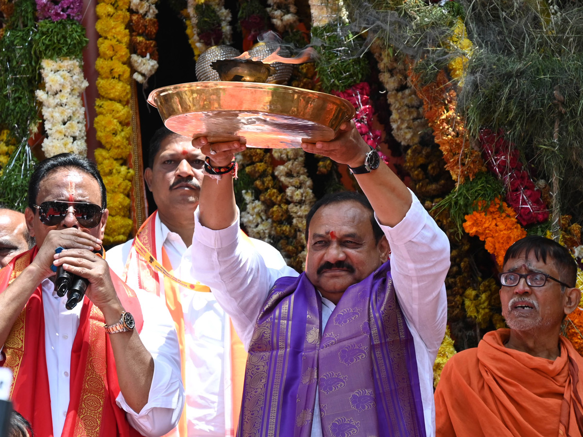 ఖైరతాబాద్‌ మహాగణపతిని దర్శించుకున్న సీఎం రేవంత్‌ (ఫోటోలు) | CM Revanth ...