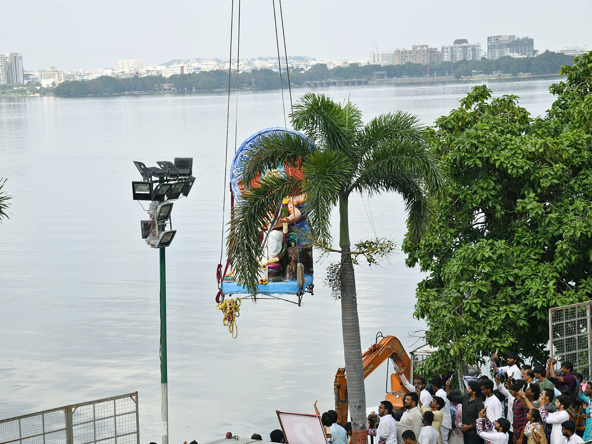 Ganesh Idol immersion At Hyderabad Photos16